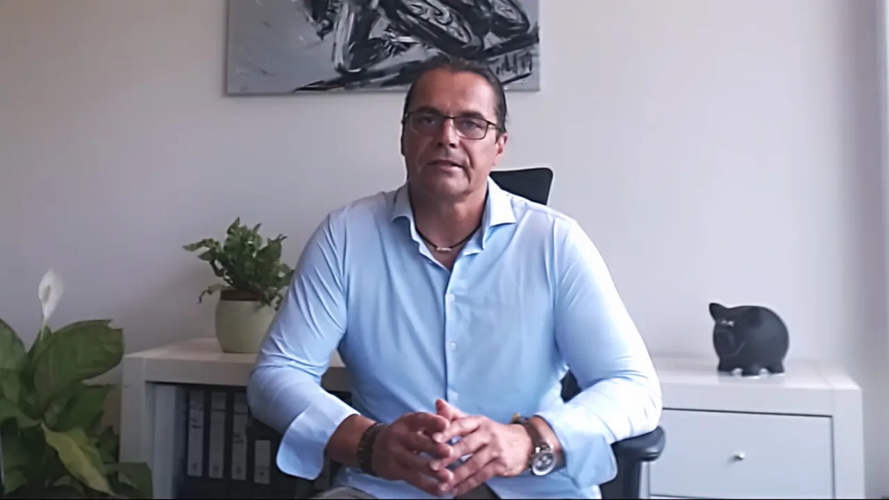 Andreas Kuntz, Mentor der smartflowtrader Academy, in seinem Begrüßungsvideo